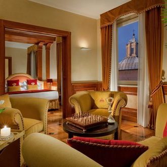 <a href='Exklusive-Suiten-Rom-Hotel-Piazza-Navona.htm'>Exklusive<br><span>Suiten</span></a>